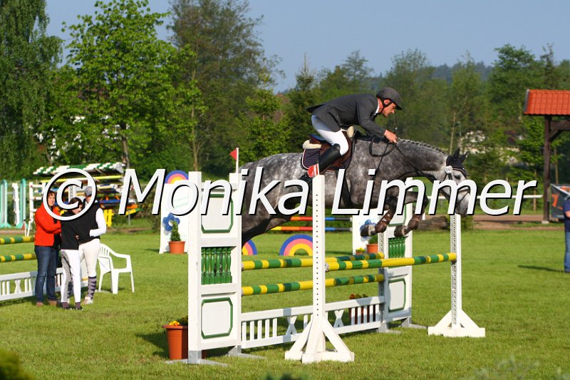 005M3702_Campino_Springpferde A.JPG